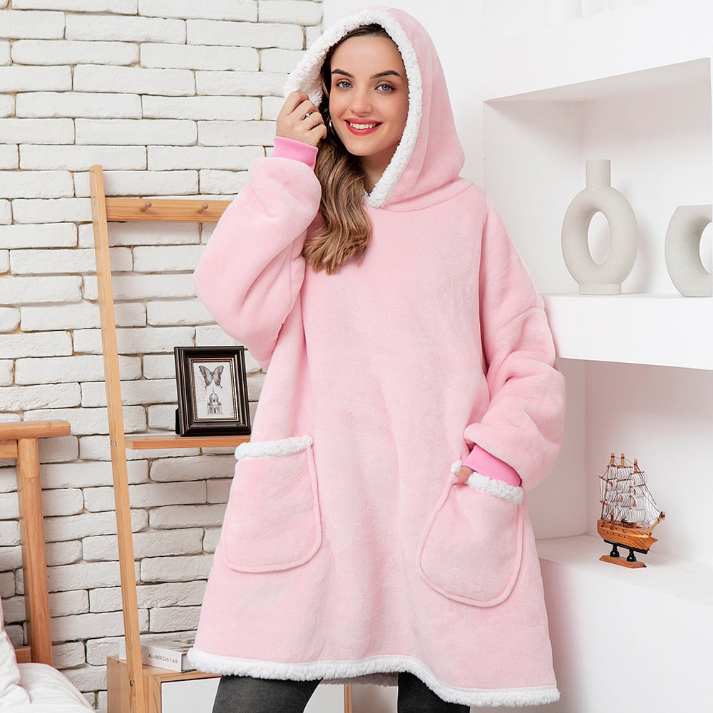 Caryn - Köstliche Kombination aus weichem Hoodie und kuscheliger Decke in einem!